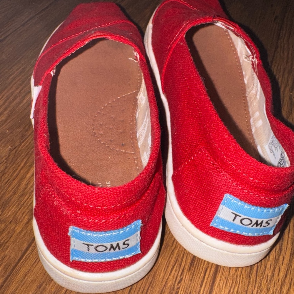 Kids red toms sz 1